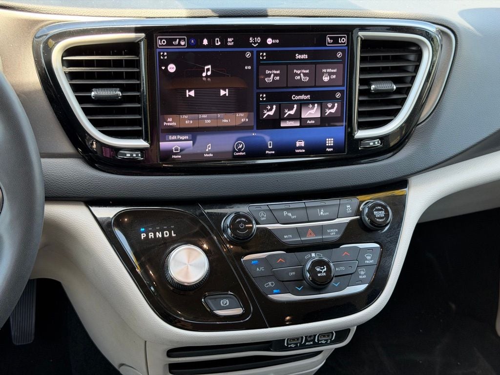 2023 Chrysler Pacifica Touring L FAMILY FUN!!!!