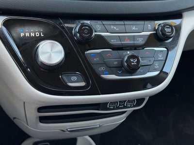 2023 Chrysler Pacifica Touring L FAMILY FUN!!!!