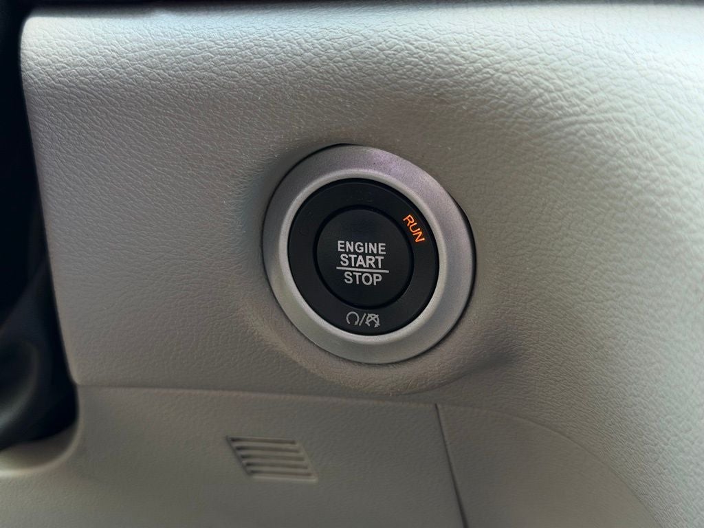 2023 Chrysler Pacifica Touring L FAMILY FUN!!!!