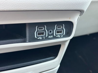2023 Chrysler Pacifica Touring L FAMILY FUN!!!!