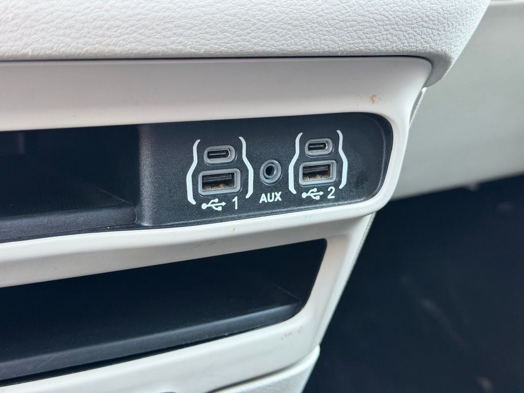 2023 Chrysler Pacifica Touring L FAMILY FUN!!!!