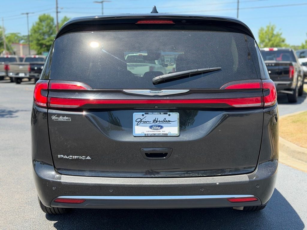2023 Chrysler Pacifica Touring L FAMILY FUN!!!!