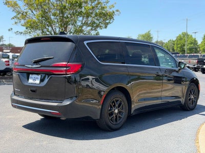 2023 Chrysler Pacifica Touring L FAMILY FUN!!!!