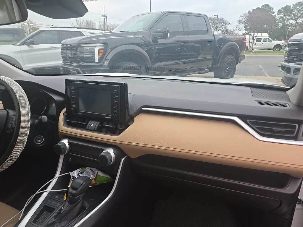 2020 Toyota RAV4 LE SUPER CLEAN