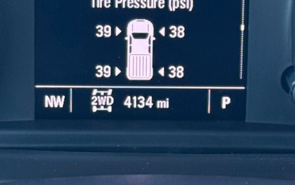 2025 Chevrolet Silverado 1500 Custom Trail Boss BLACKOUT PACKAGE