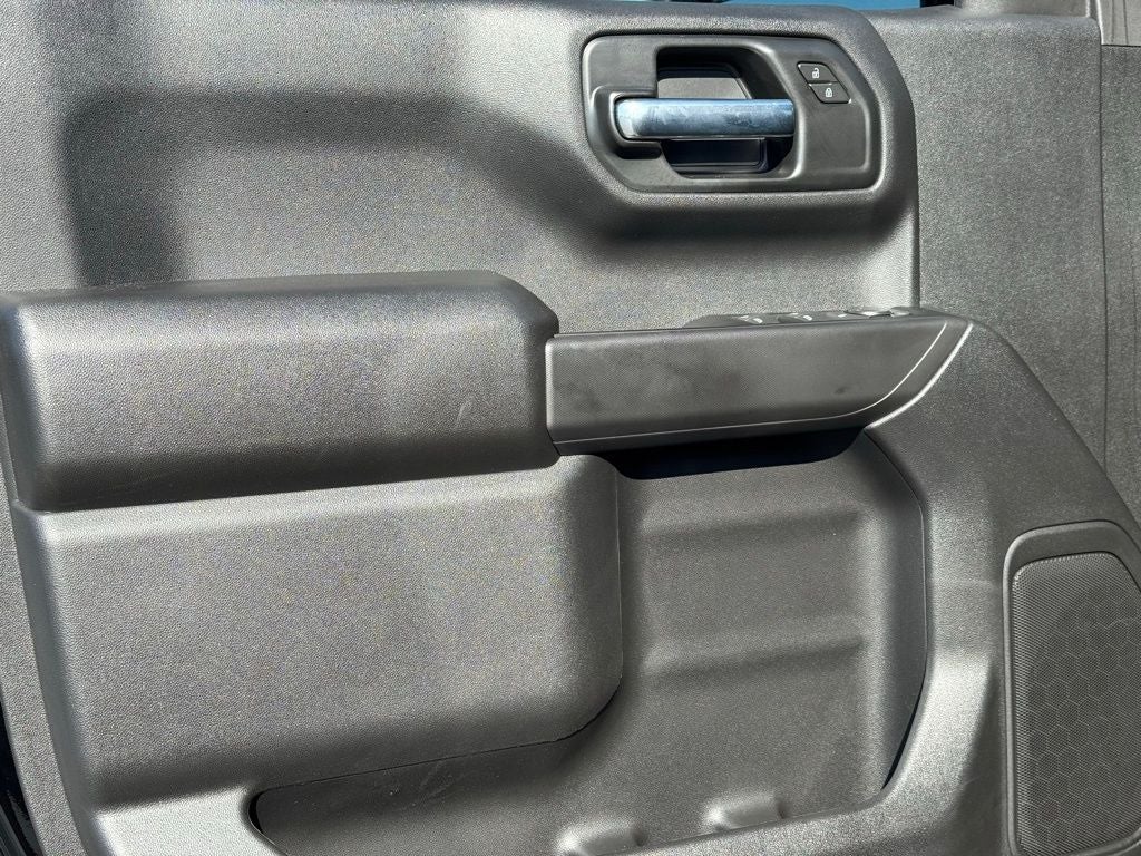 2025 Chevrolet Silverado 1500 Custom Trail Boss BLACKOUT PACKAGE