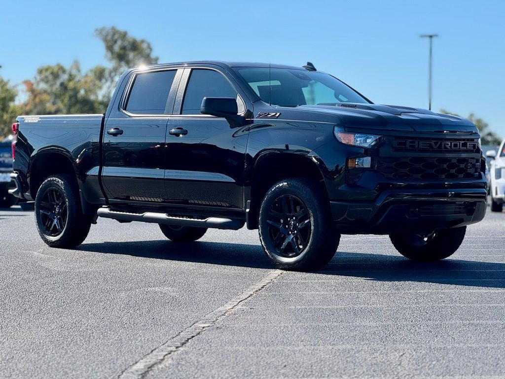 2025 Chevrolet Silverado 1500 Custom Trail Boss BLACKOUT PACKAGE
