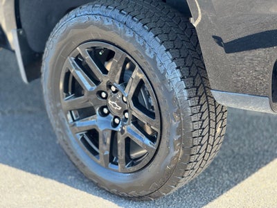 2025 Chevrolet Silverado 1500 Custom Trail Boss BLACKOUT PACKAGE