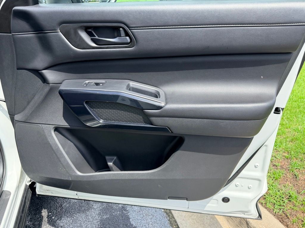 2024 Nissan Pathfinder SV 3RD ROW SEATING