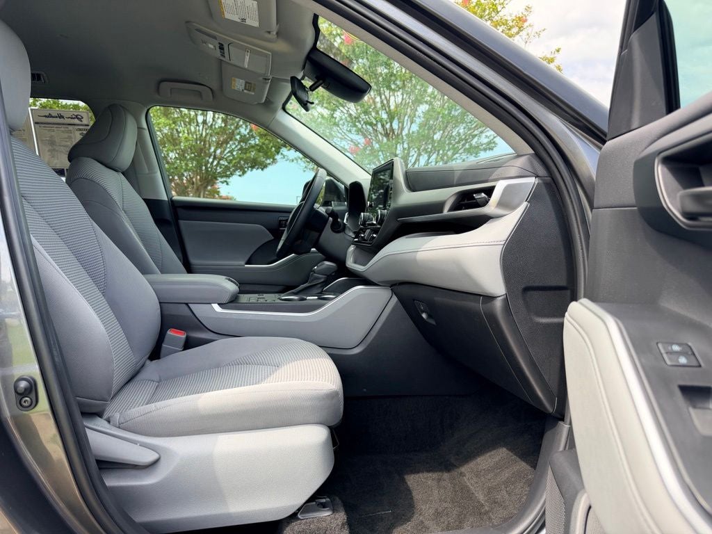 2023 Toyota Highlander LE 3RD ROW SEATING
