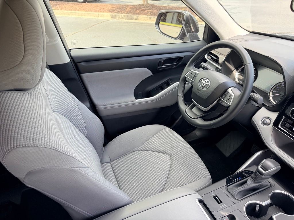 2023 Toyota Highlander LE 3RD ROW SEATING