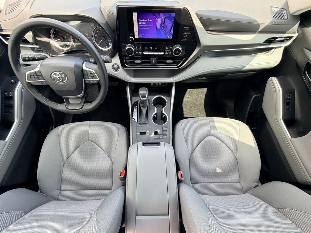 2023 Toyota Highlander LE 3RD ROW SEATING