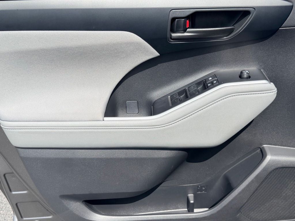 2023 Toyota Highlander LE 3RD ROW SEATING