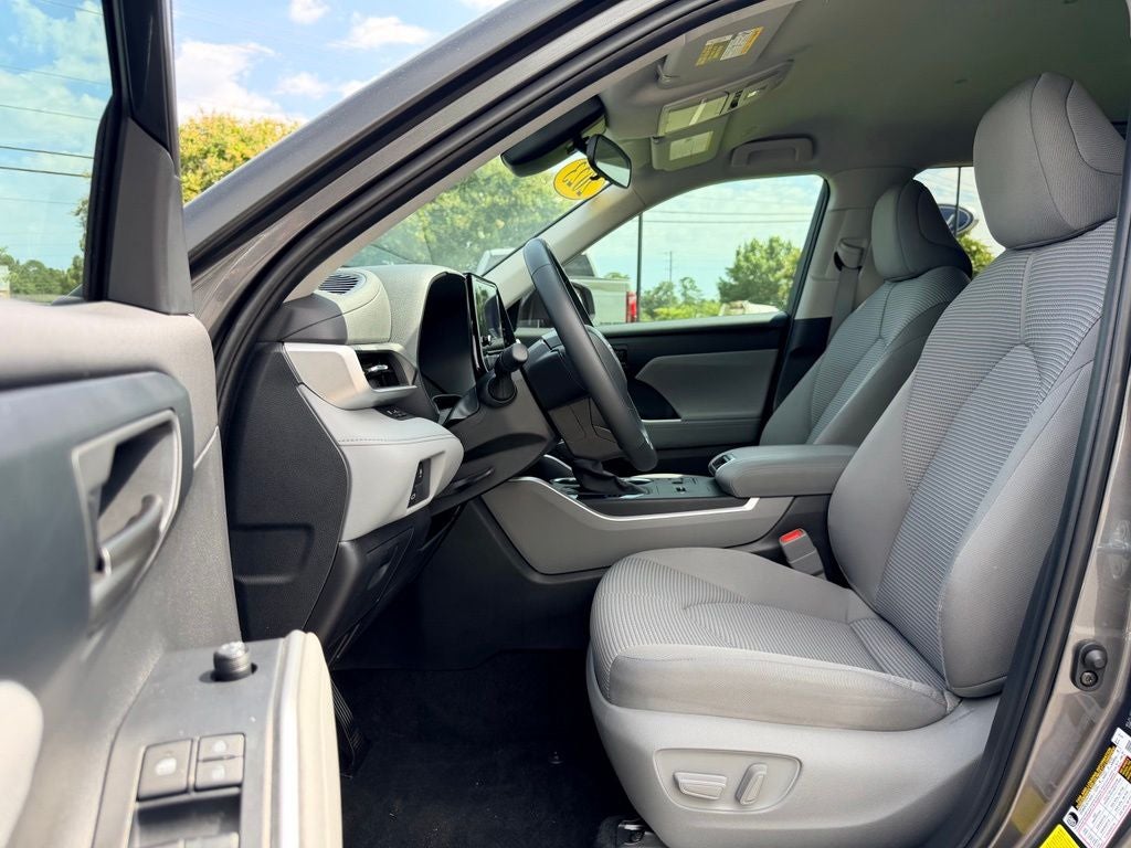 2023 Toyota Highlander LE 3RD ROW SEATING