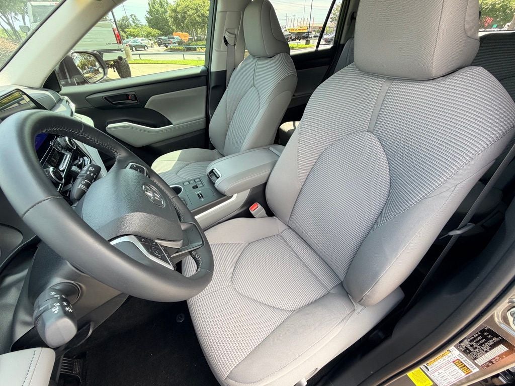 2023 Toyota Highlander LE 3RD ROW SEATING