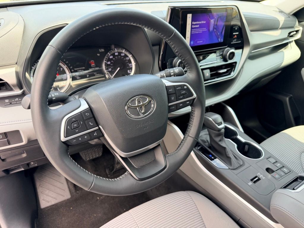 2023 Toyota Highlander LE 3RD ROW SEATING