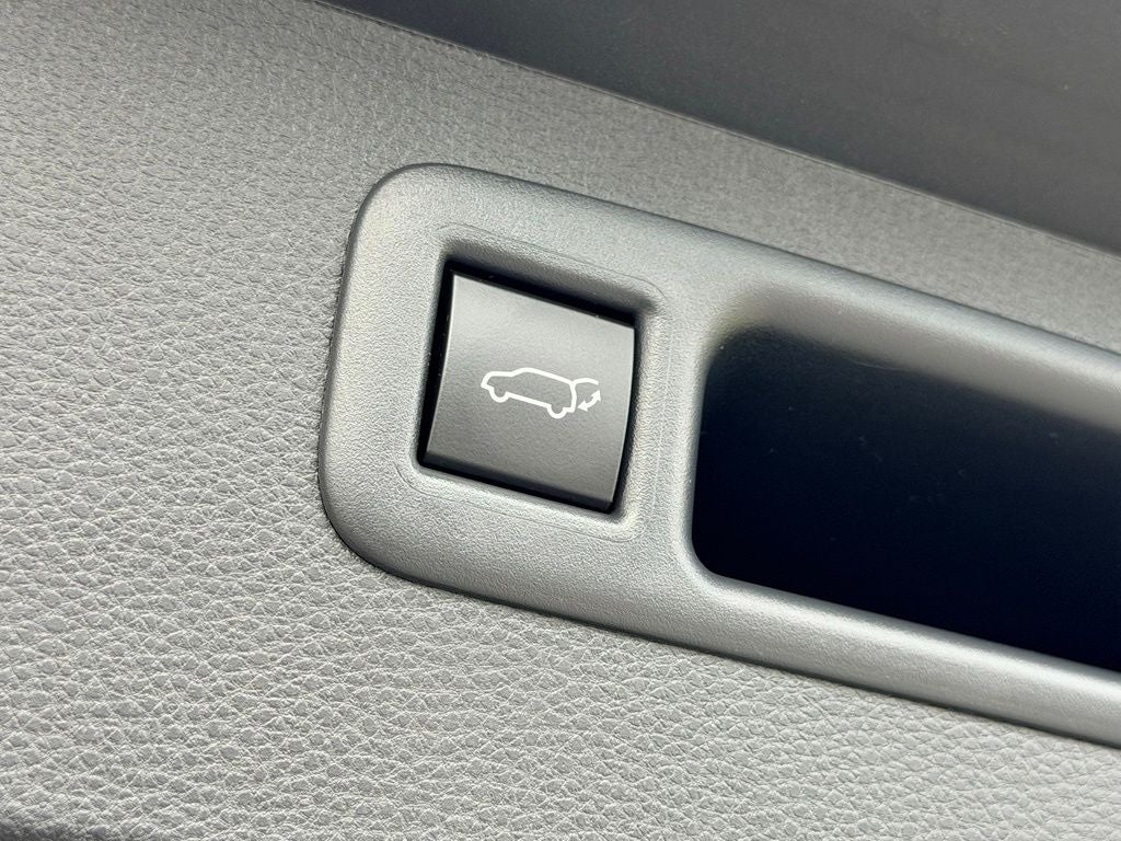 2023 Toyota Highlander LE 3RD ROW SEATING