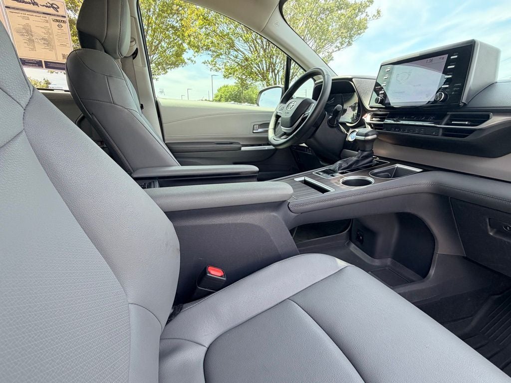 2023 Toyota Sienna XLE 8 Passenger