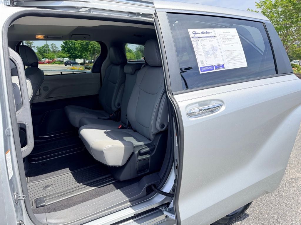 2023 Toyota Sienna XLE 8 Passenger