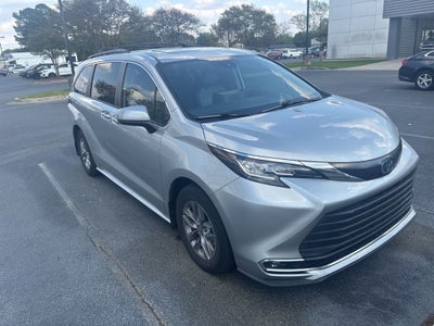 2023 Toyota Sienna XLE 8 Passenger