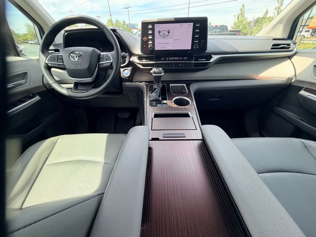 2023 Toyota Sienna XLE 8 Passenger