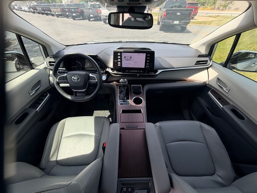 2023 Toyota Sienna XLE 8 Passenger