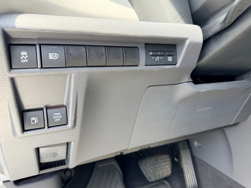 2023 Toyota Sienna XLE 8 Passenger