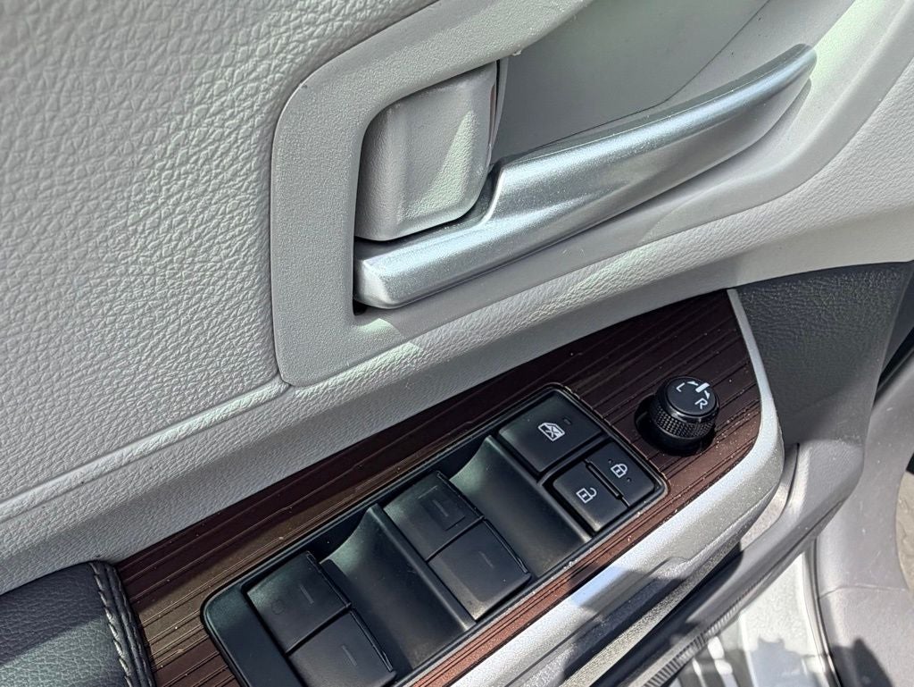 2023 Toyota Sienna XLE 8 Passenger