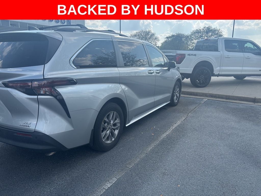 2023 Toyota Sienna XLE 8 Passenger