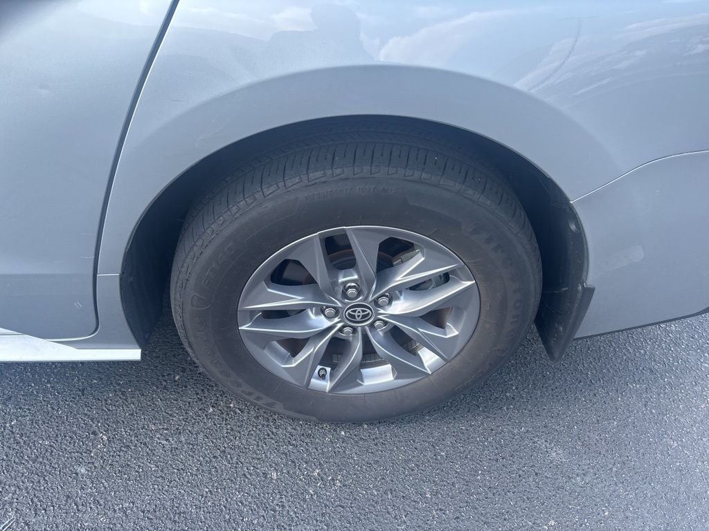 2023 Toyota Sienna XLE 8 Passenger