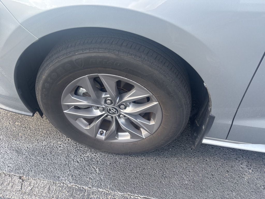 2023 Toyota Sienna XLE 8 Passenger