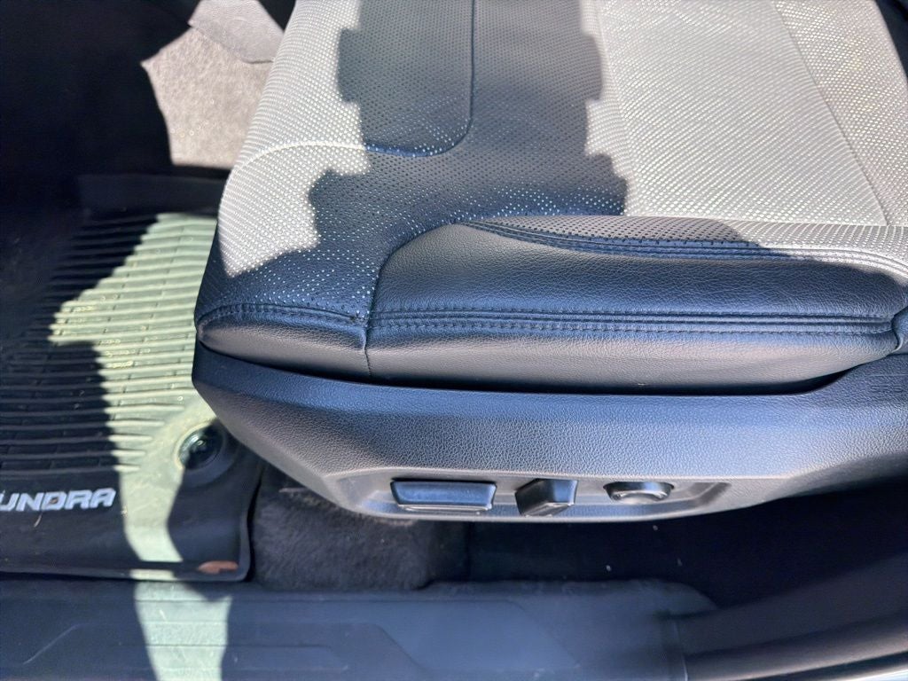 2022 Toyota Tundra Limited PANO ROOF TECH PACKAGE LOW MILES!!