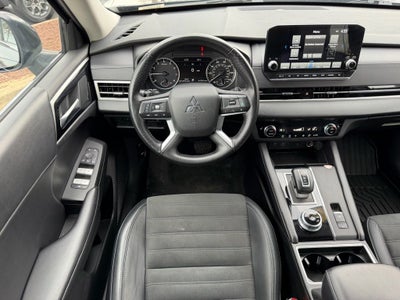 2024 Mitsubishi Outlander SE NAVIGATION