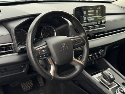 2024 Mitsubishi Outlander SE NAVIGATION