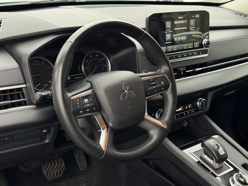 2024 Mitsubishi Outlander SE NAVIGATION