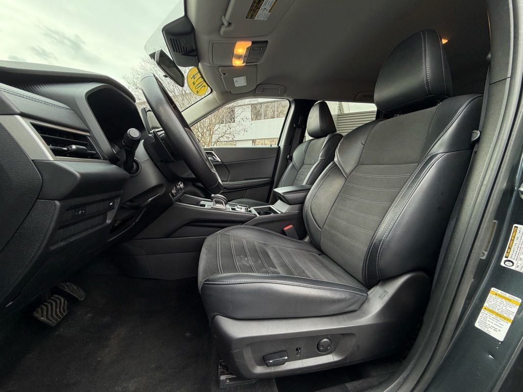 2024 Mitsubishi Outlander SE NAVIGATION