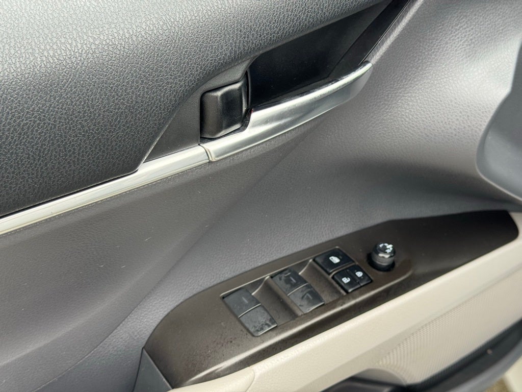 2022 Toyota Camry Hybrid LE