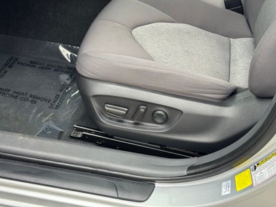 2022 Toyota Camry Hybrid LE