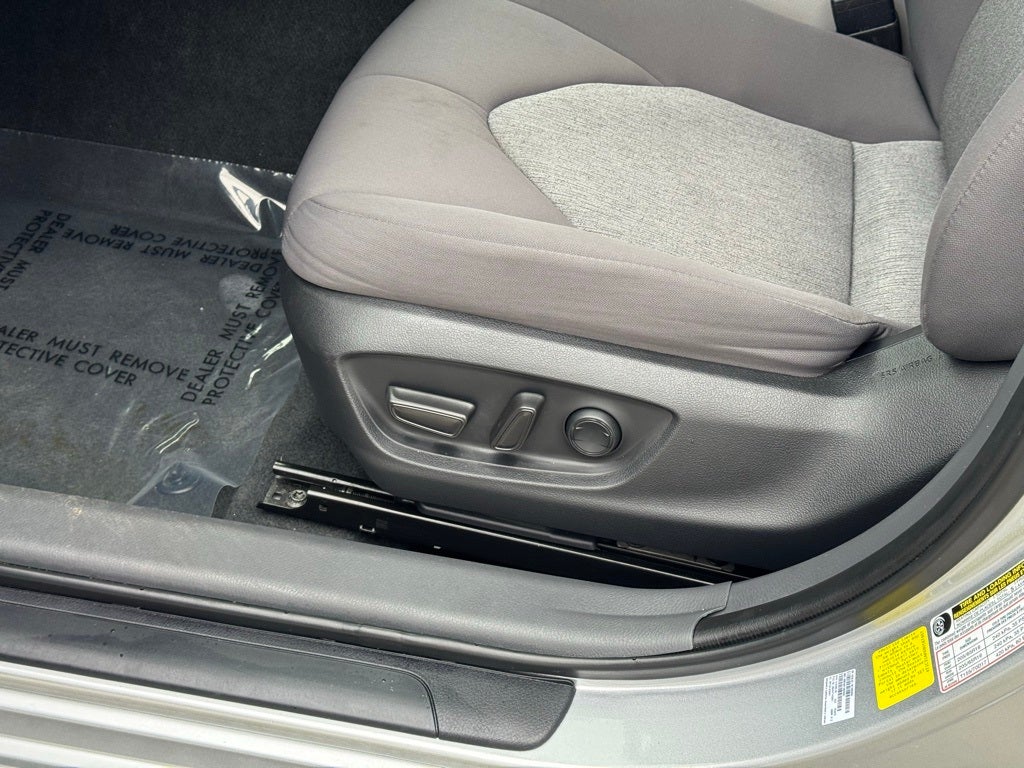 2022 Toyota Camry Hybrid LE