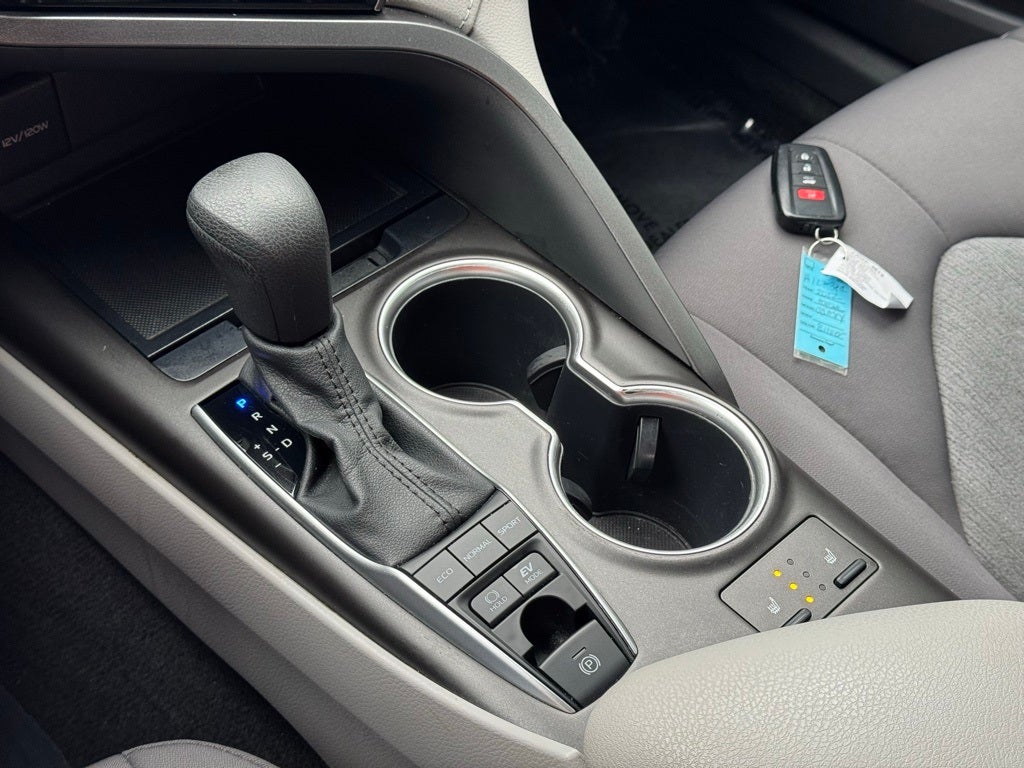 2022 Toyota Camry Hybrid LE