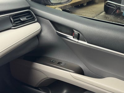 2022 Toyota Camry Hybrid LE