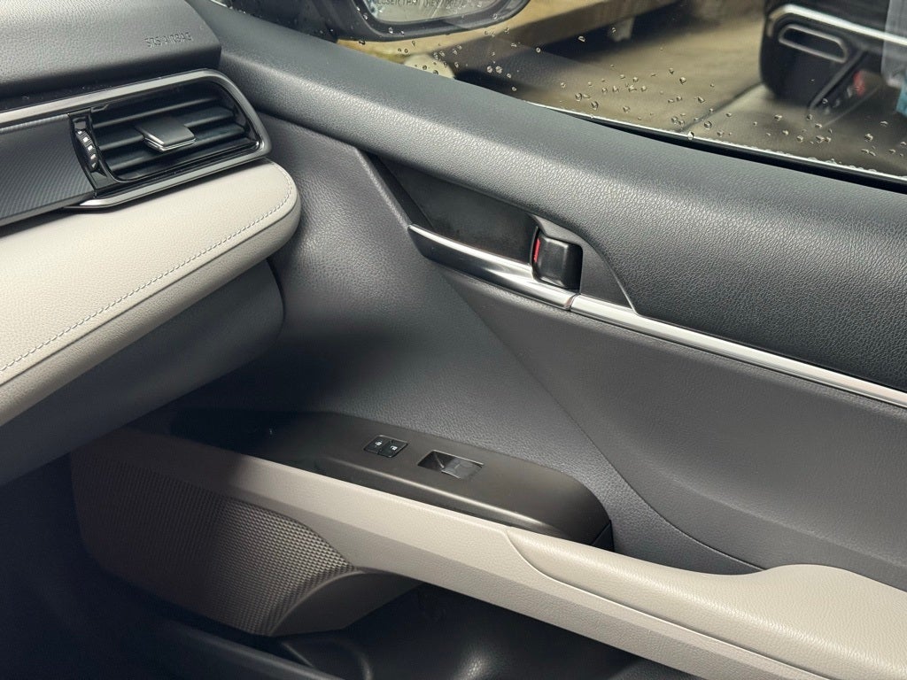 2022 Toyota Camry Hybrid LE