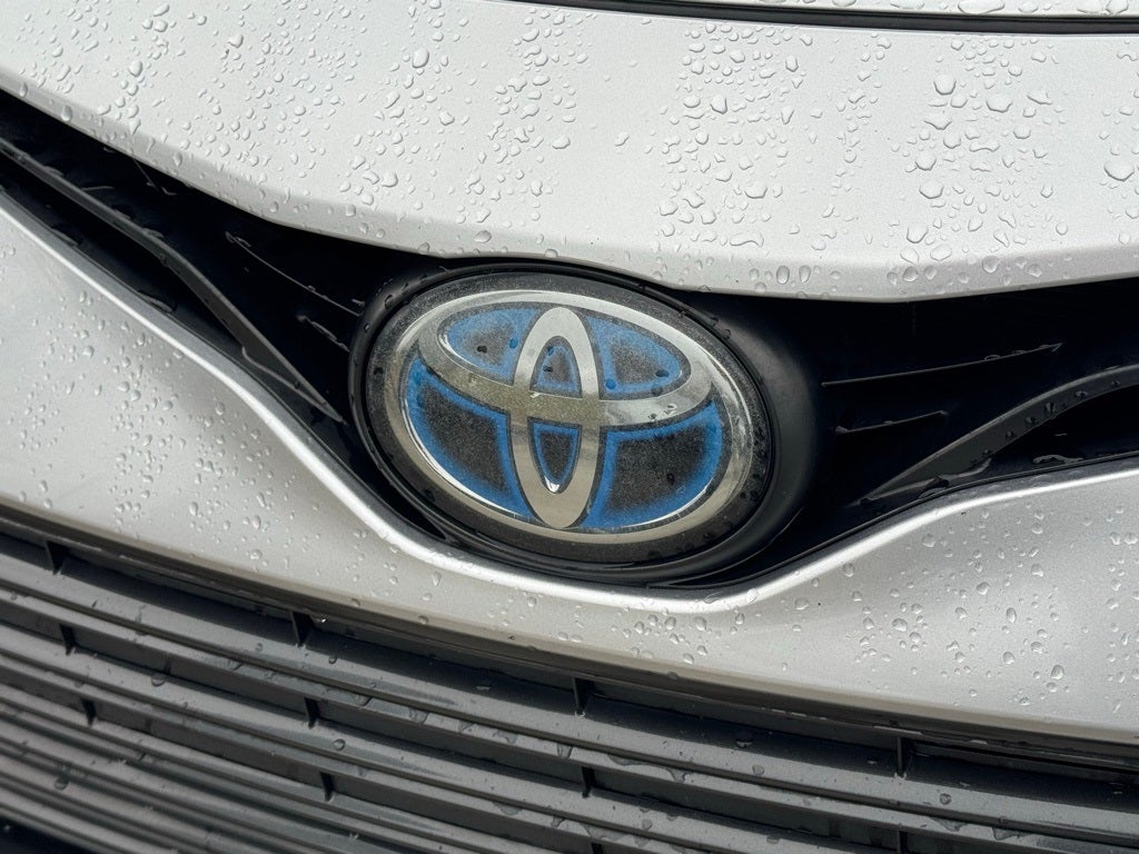 2022 Toyota Camry Hybrid LE