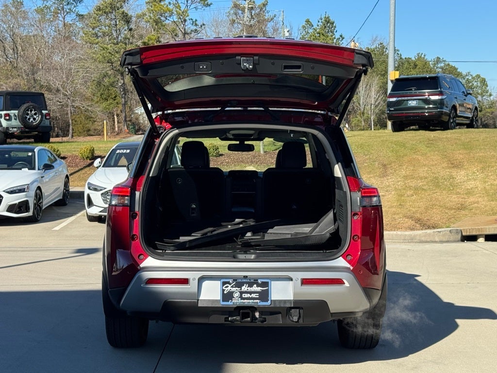 2022 Nissan Pathfinder SL