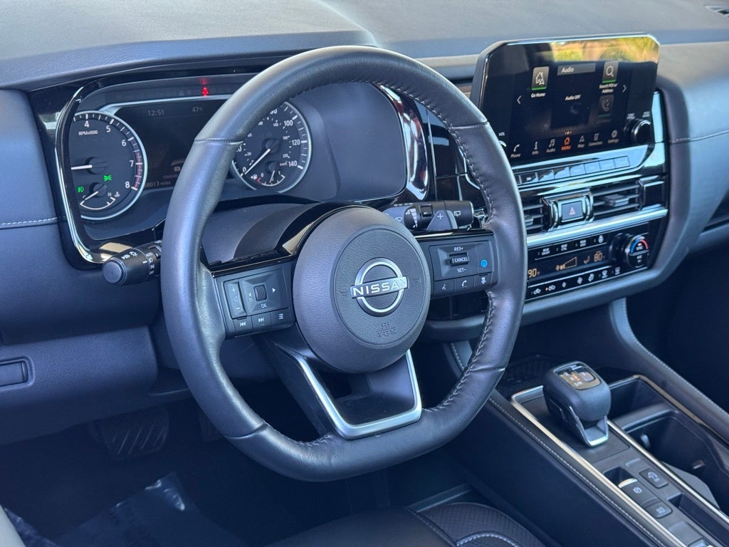 2022 Nissan Pathfinder SL