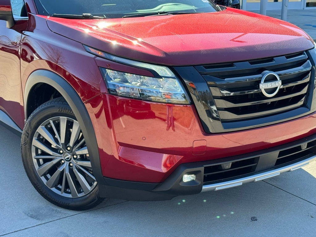 2022 Nissan Pathfinder SL