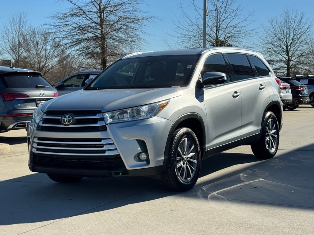2019 Toyota Highlander SE
