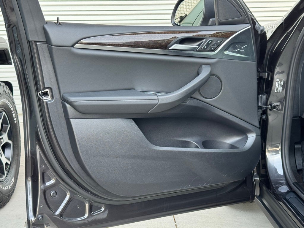 2025 BMW X4 xDrive30i