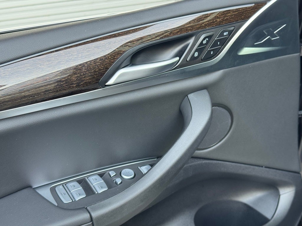 2025 BMW X4 xDrive30i