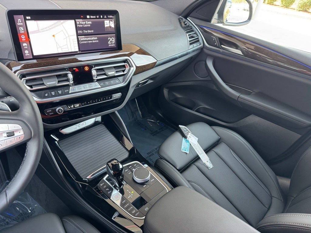 2025 BMW X4 xDrive30i